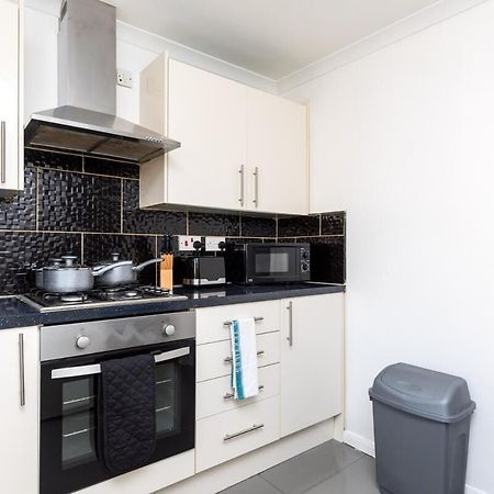 Vila 19A The Broadwalk - Cozy 1Br In The Heart Of Crawley Near Gatwick Airport Great For Contractors And Flight Crew Students Exteriér fotografie