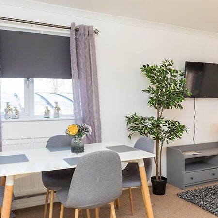 Vila 19A The Broadwalk - Cozy 1Br In The Heart Of Crawley Near Gatwick Airport Great For Contractors And Flight Crew Students Exteriér fotografie