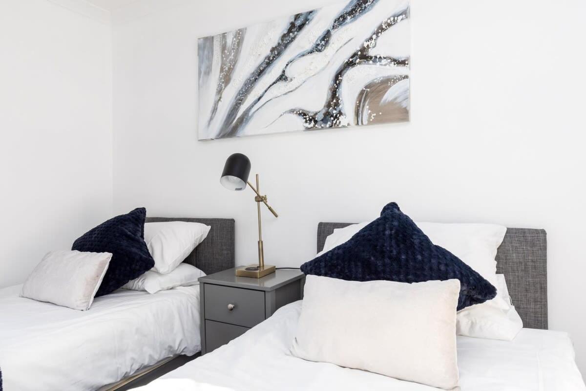 Vila 19A The Broadwalk - Cozy 1Br In The Heart Of Crawley Near Gatwick Airport Great For Contractors And Flight Crew Students Exteriér fotografie