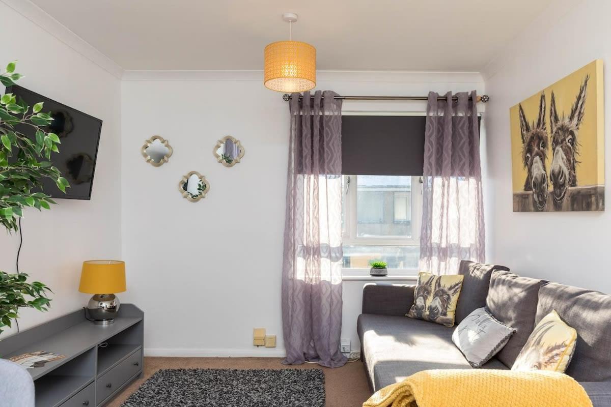 Vila 19A The Broadwalk - Cozy 1Br In The Heart Of Crawley Near Gatwick Airport Great For Contractors And Flight Crew Students Exteriér fotografie