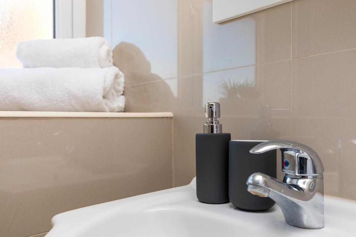 Vila 19A The Broadwalk - Cozy 1Br In The Heart Of Crawley Near Gatwick Airport Great For Contractors And Flight Crew Students Exteriér fotografie