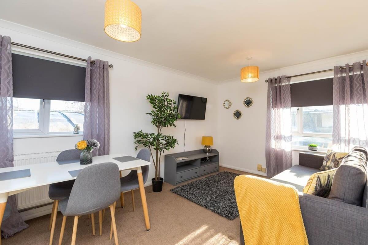 Vila 19A The Broadwalk - Cozy 1Br In The Heart Of Crawley Near Gatwick Airport Great For Contractors And Flight Crew Students Exteriér fotografie