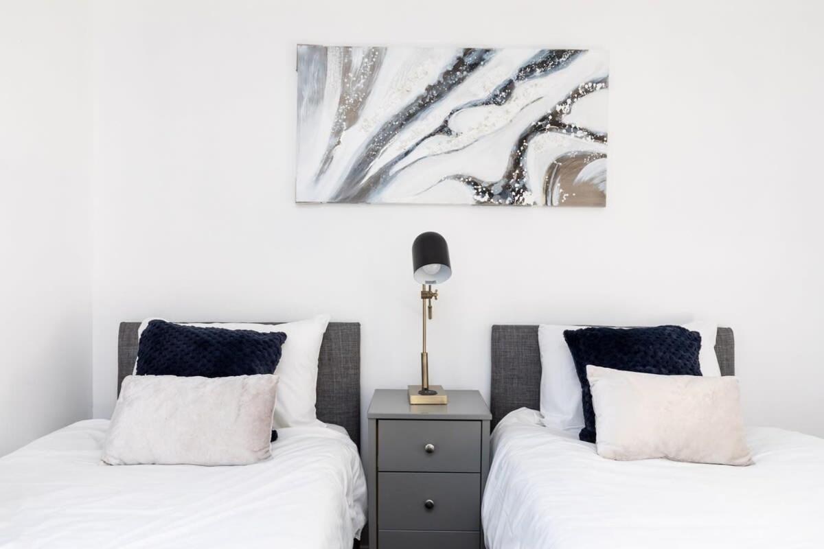 Vila 19A The Broadwalk - Cozy 1Br In The Heart Of Crawley Near Gatwick Airport Great For Contractors And Flight Crew Students Exteriér fotografie