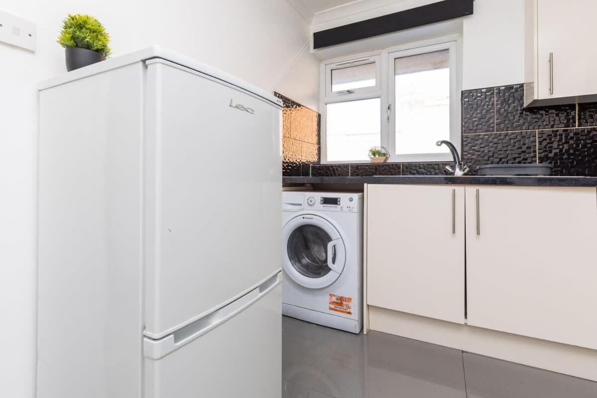 Vila 19A The Broadwalk - Cozy 1Br In The Heart Of Crawley Near Gatwick Airport Great For Contractors And Flight Crew Students Exteriér fotografie